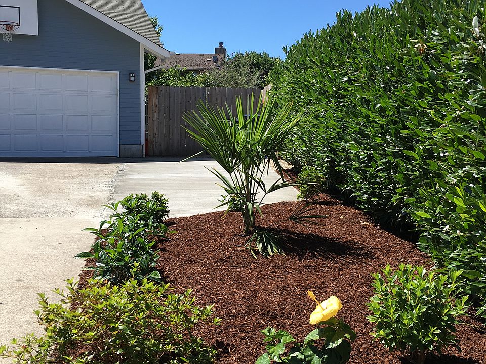 2nd image of 2849 Applewood Ln