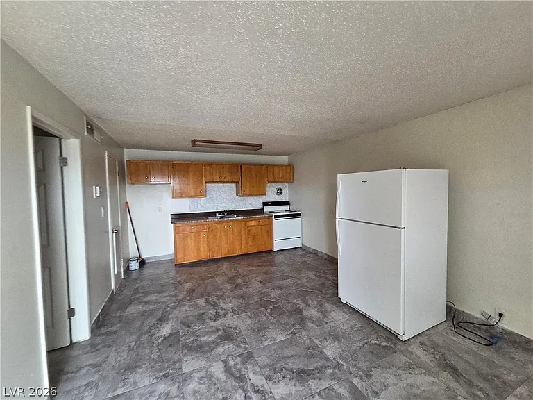 3712 Royal Crest St #6 — Photo 4