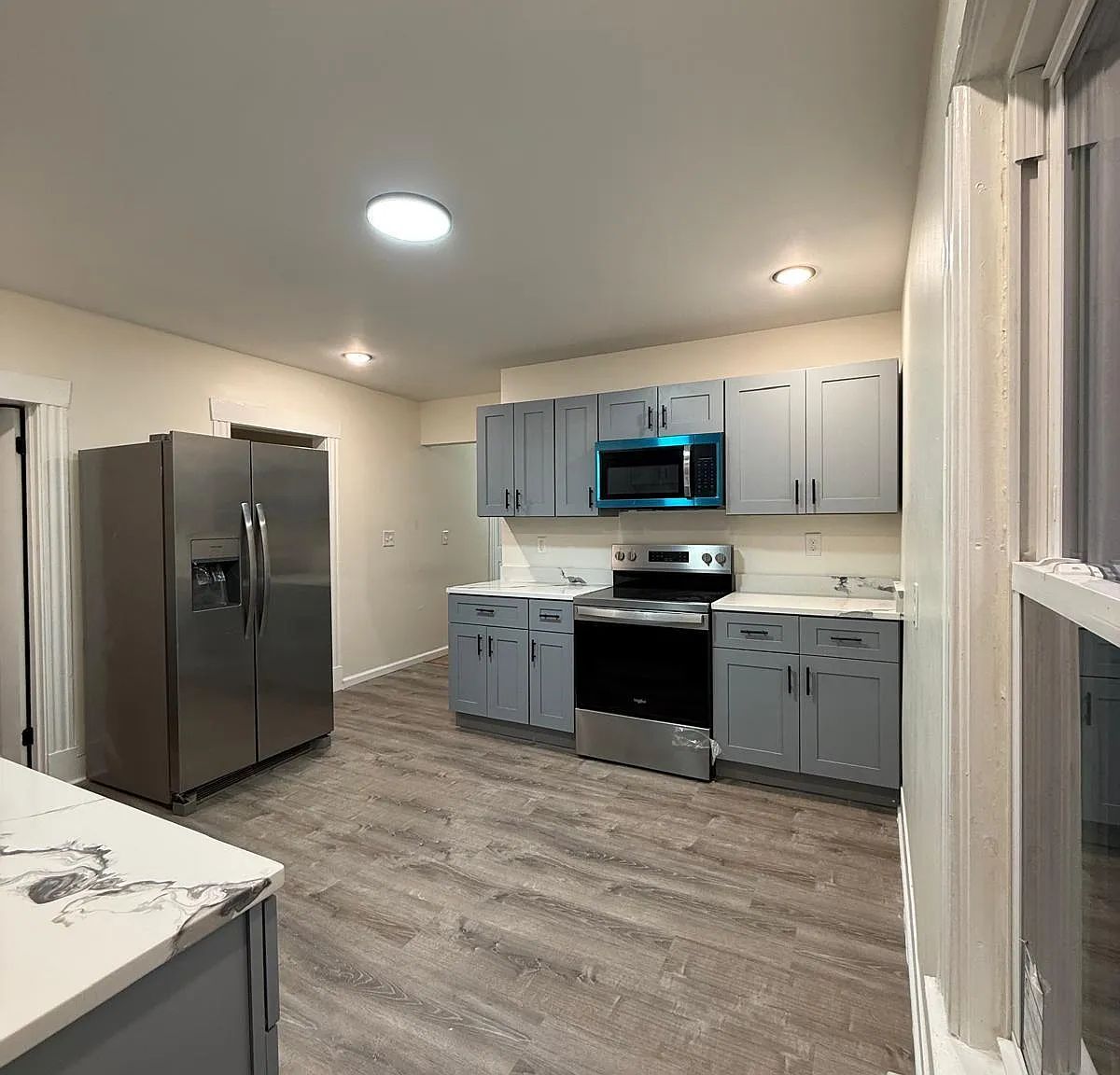 3 bed, 1.0 bath, 3735 sqft, $1,800 — Photo 3