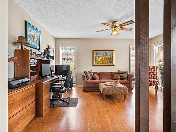 3rd image of 111 Twinpines St