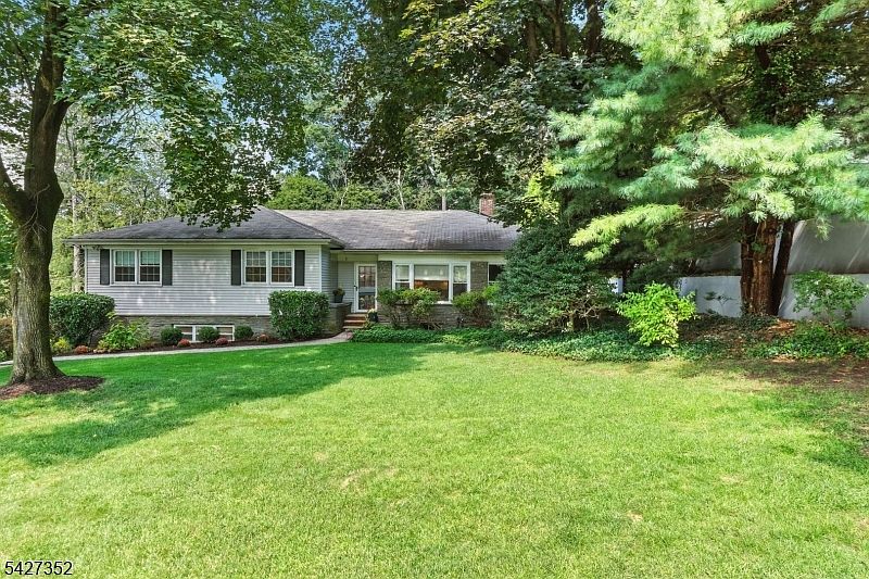 1st image of 15 Catalpa Rd