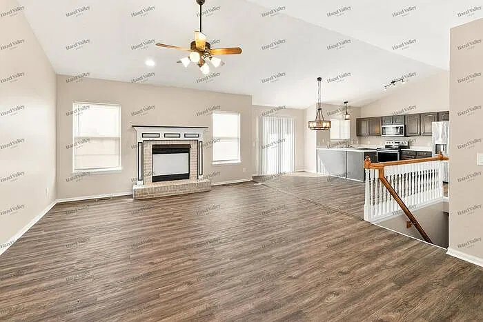 3 bed, 2.0 bath, 1705 sqft, $2,320 — Photo 4