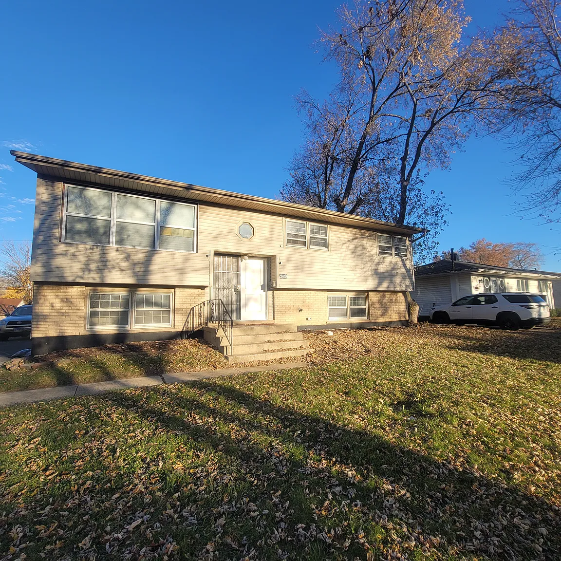 22438 Yates Ave photo 1
