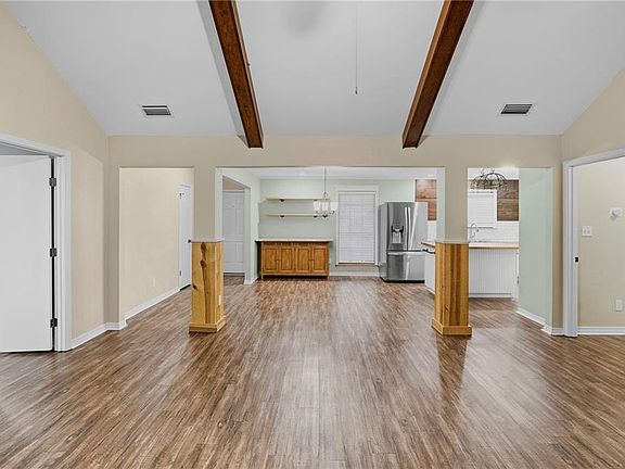 3rd image of 107 Sandlewood Cir N