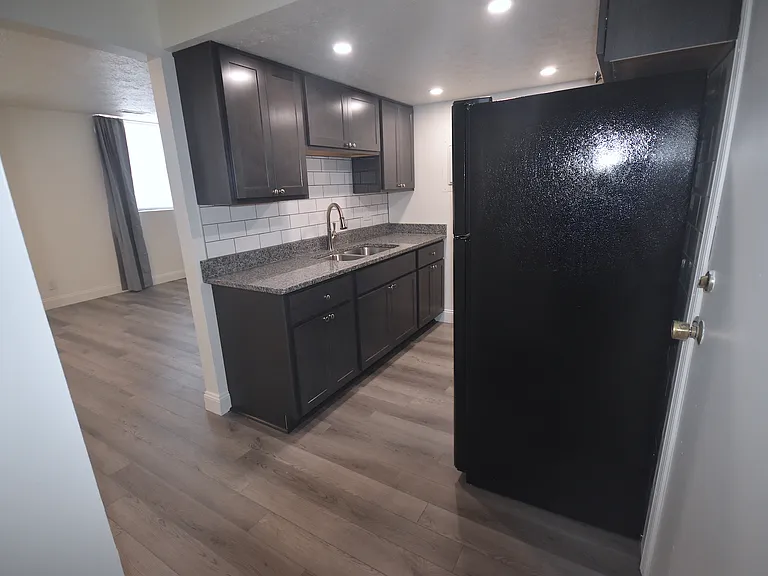 Waveland Place Apartments — Photo 10