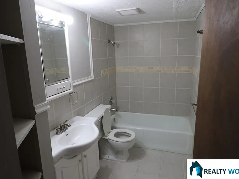2418 D Street — Photo 5