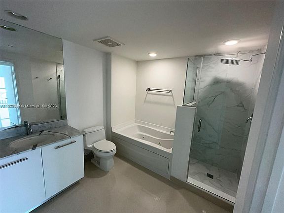 4th image of 500 Brickell Ave APT 3503