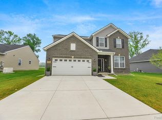 8234 Starina Ct, Brighton, MI 48116