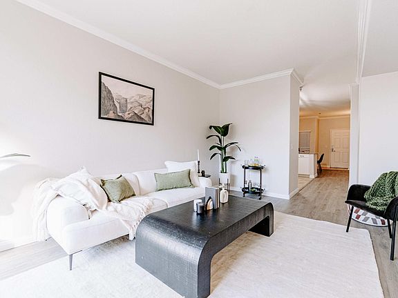 5th image of 1643 6th Ave APT 211