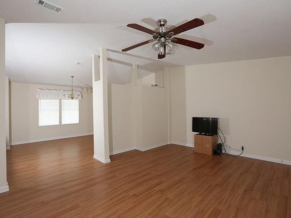 4th image of 332 Loquat Dr