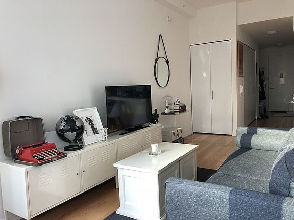 5th image of 4610 Center Blvd APT 201