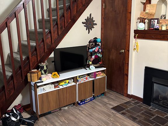 4th image of 1400 Traver St #1