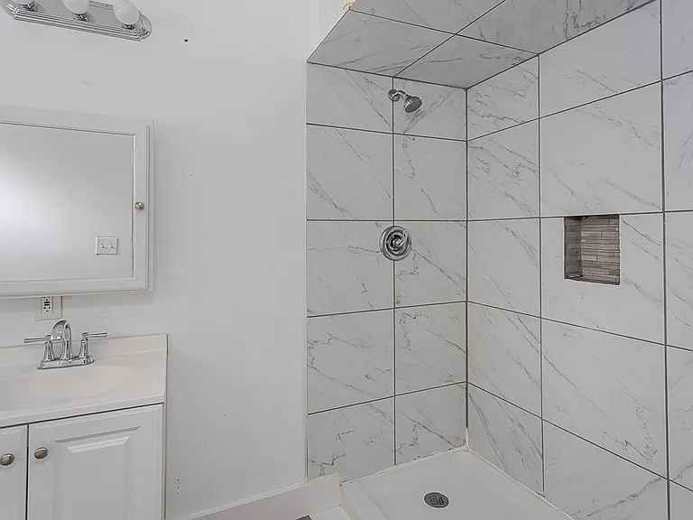 315 Eastern Ave — Photo 23