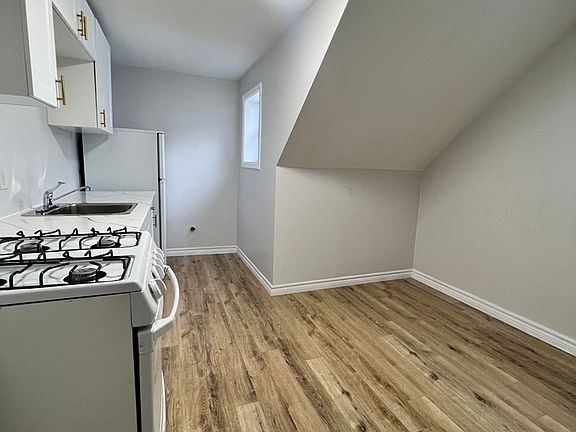 3rd image of 533 Church St #9