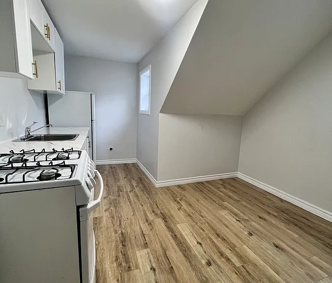 533 Church St #9 — Photo 3