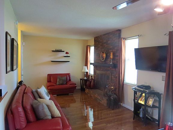 3rd image of 3709 Candlewyck Club Dr APT C