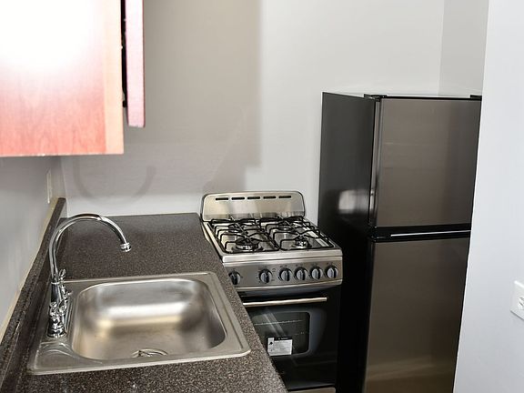 5th image of 1050 W Hollywood Ave #520