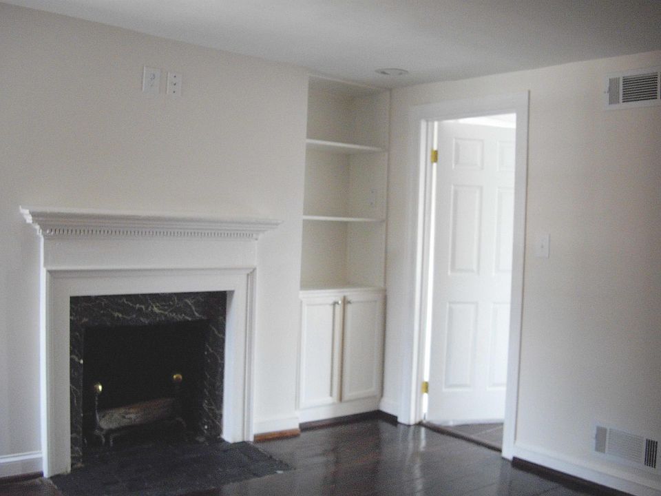 2nd image of 2913 M St NW #14