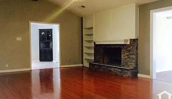 3rd image of 909 Autumn Lake Dr