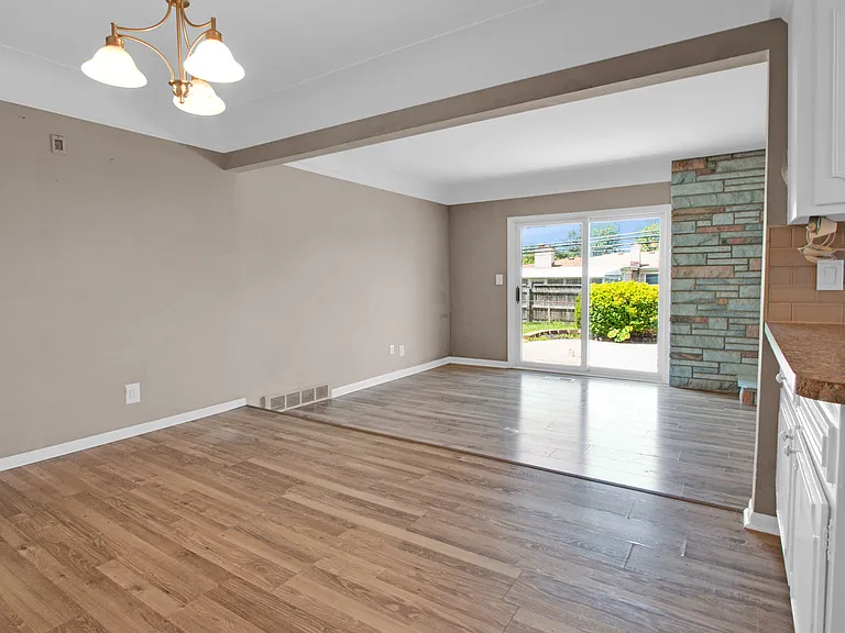12951 Common Rd — Photo 22