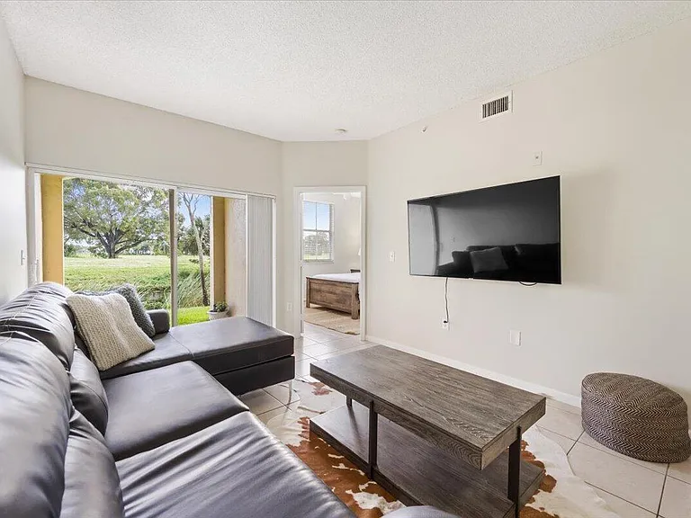2060 Greenview Shores Blvd #308 — Photo 7