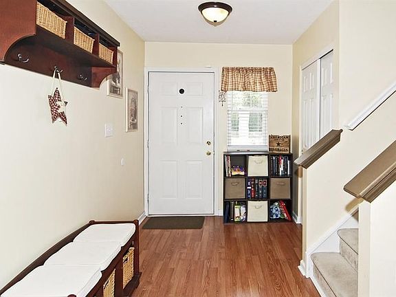 2nd image of 7152 Parklake Cir