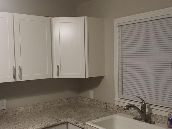 4th image of 322 W Lenox Ave