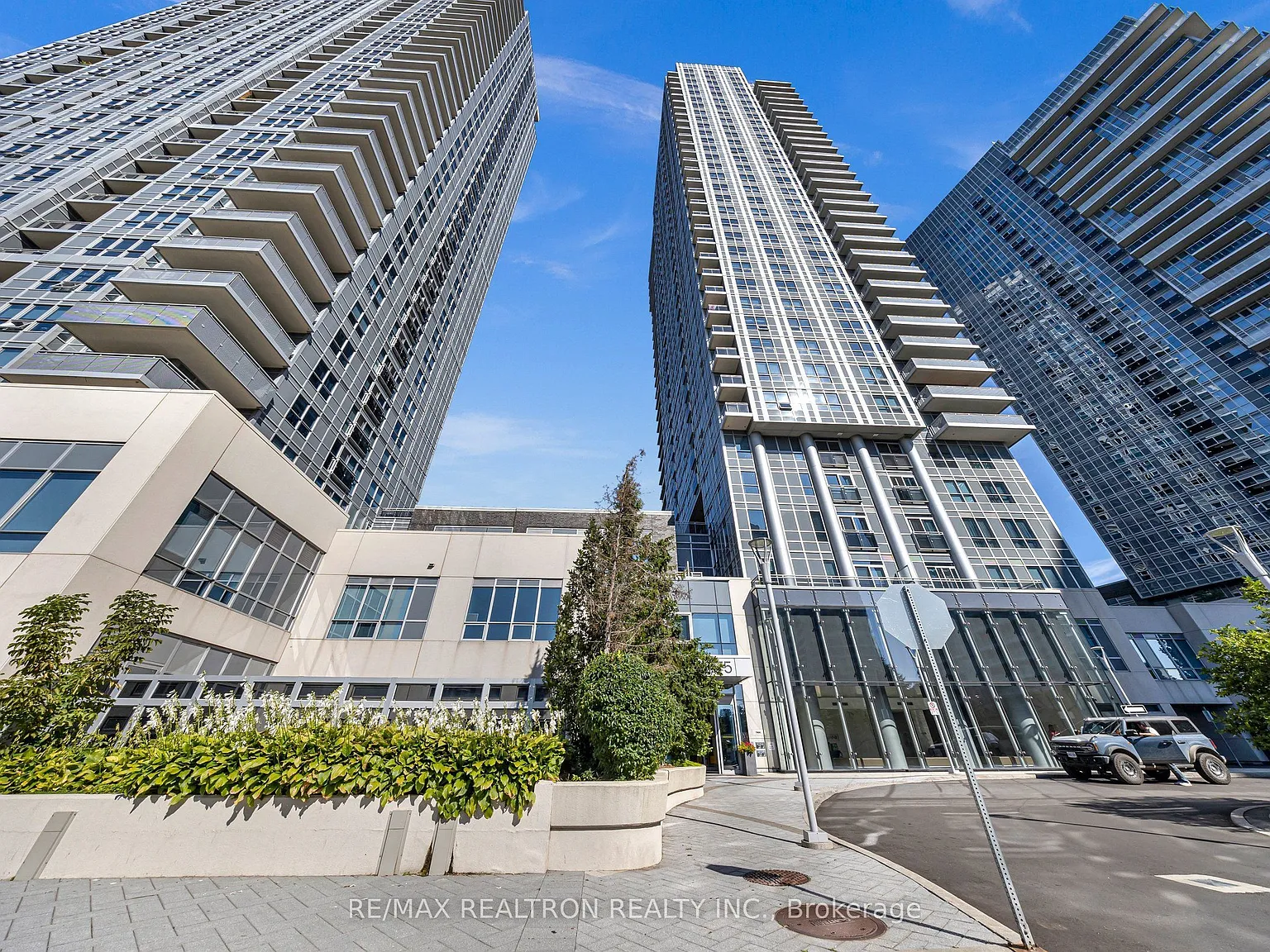 3 bed, $2,700 — Photo 2
