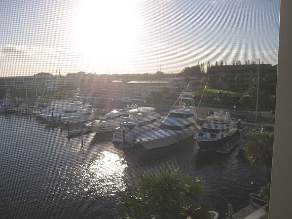 3rd image of 21 Yacht Club Dr APT 506
