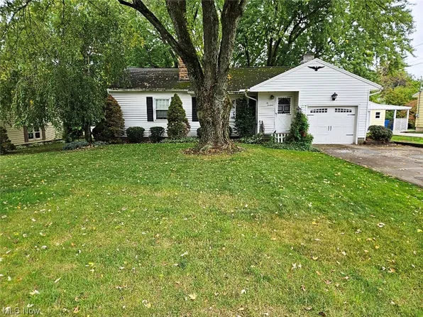 614 Hartzell Dr, Barberton, OH 44203