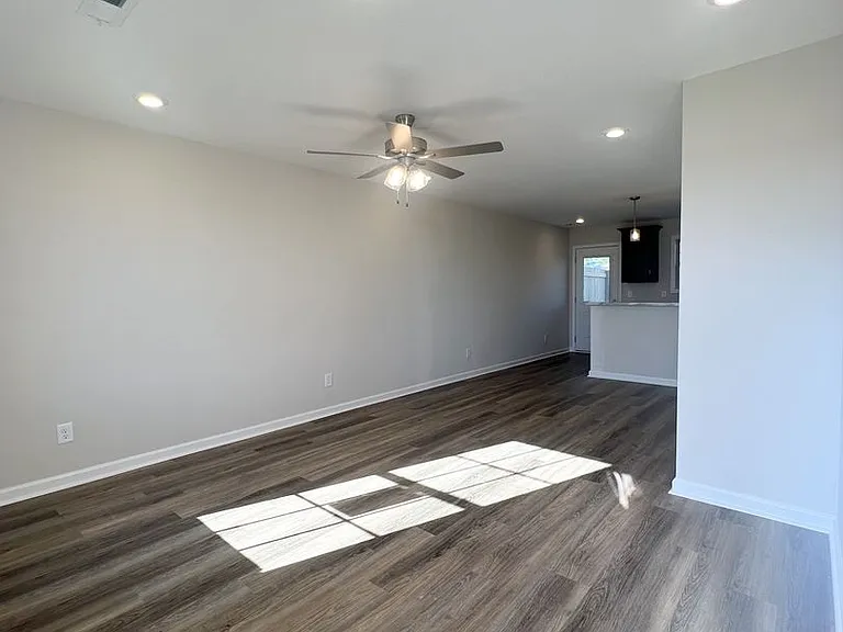 1130 Pembroke Oak Grove Rd — Photo 27
