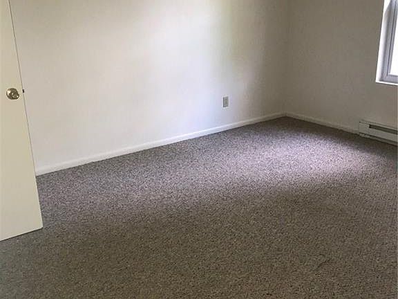 2nd image of 1419 Lois Ln APT F
