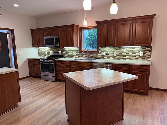 5th image of 709 Edgerton St