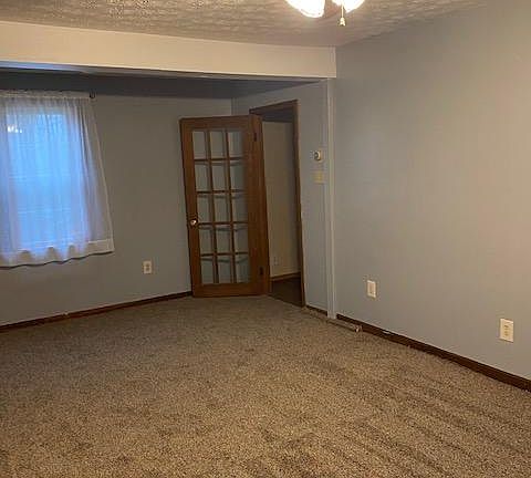 3rd image of 3266 6th St SE