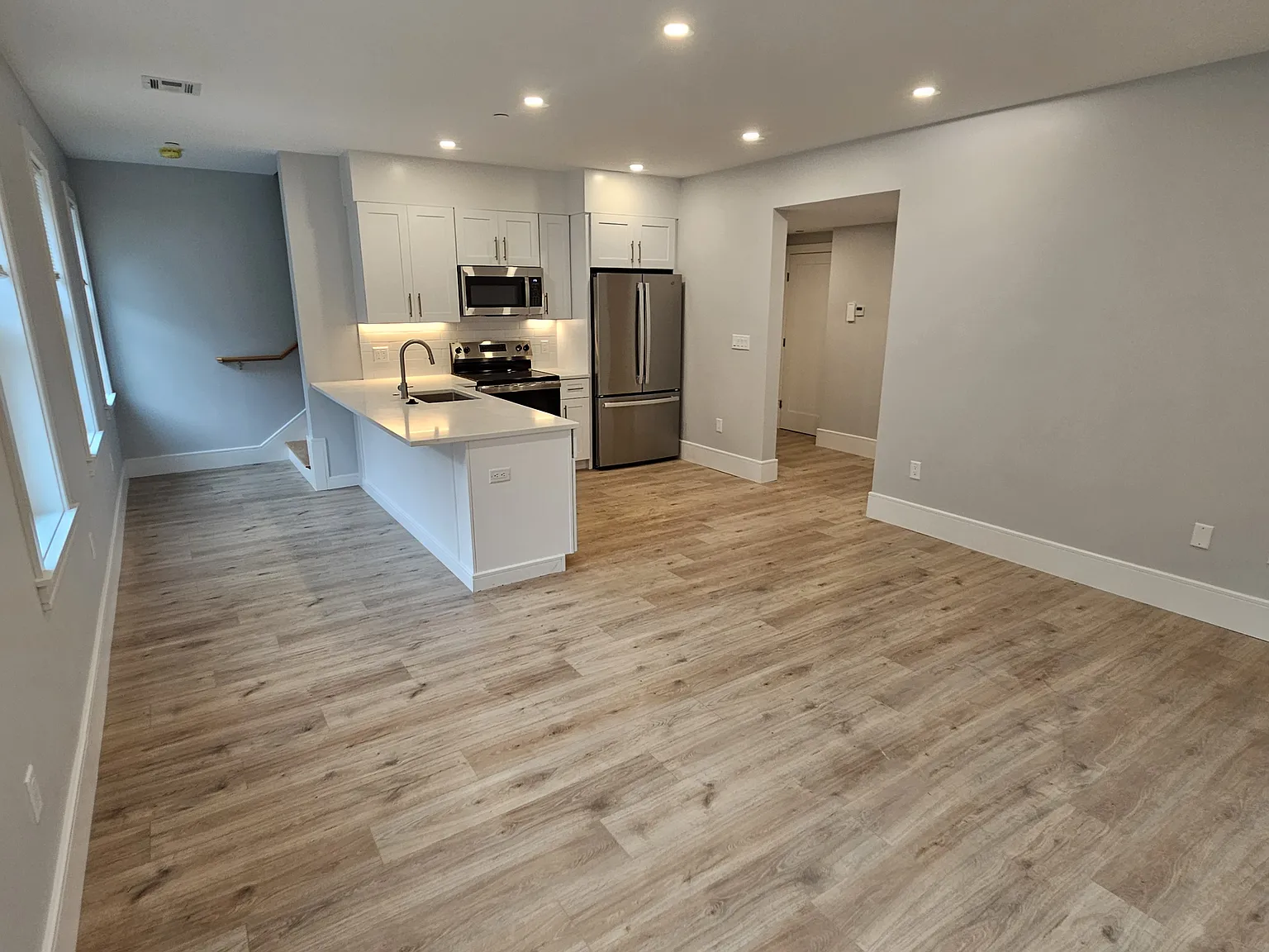 4 bed, $5,700 — Photo 3