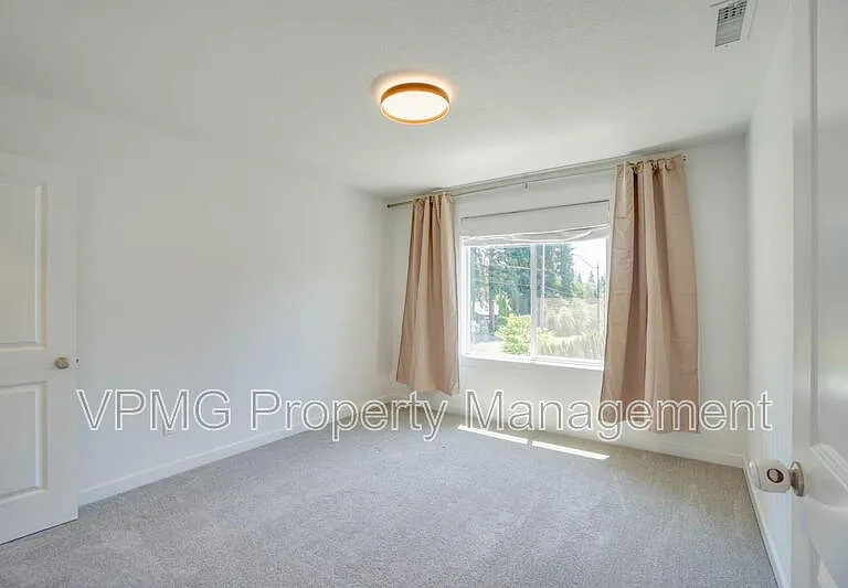 935 SE 36th St — Photo 30