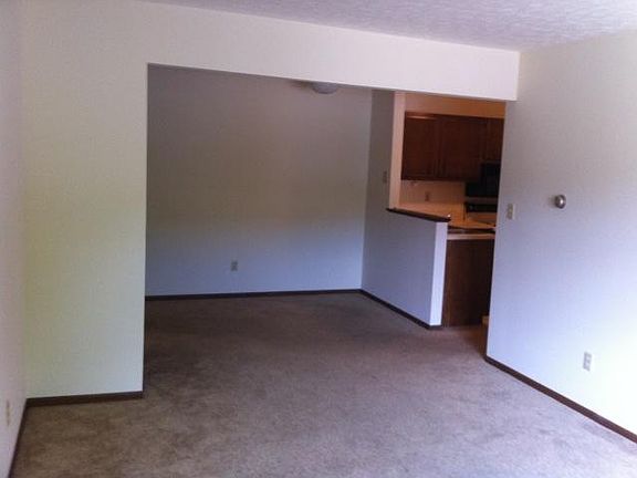 4th image of 240 Great Oaks Trl