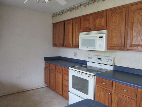 4th image of 303 Linkhaven Dr