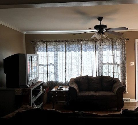 4th image of 122 Crestwood Dr
