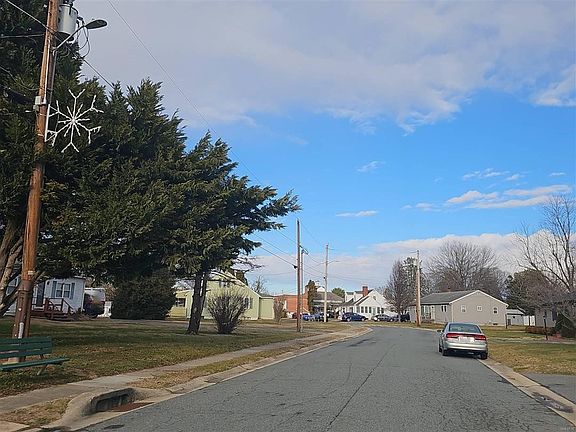 4th image of 129 Center St