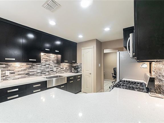 2nd image of 3521 N Veronica Ln