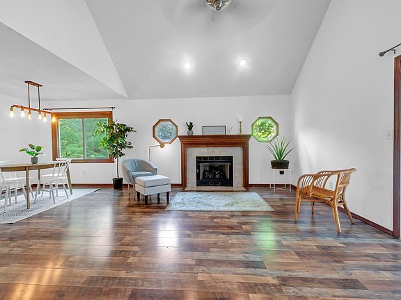 5th image of 4105 W Portage Trl