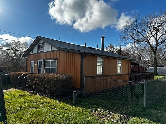 2nd image of 42508 N Woodland Pl