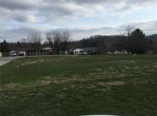 210 Irene Cir, Hurricane, WV 25526