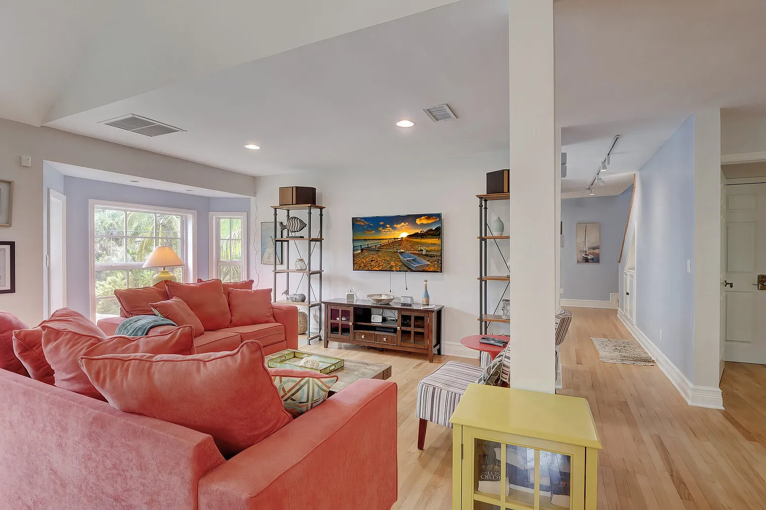 3 bed, 2.0 bath, 2249 sqft, $4,695 — Photo 4