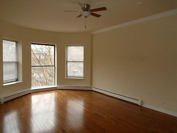 2nd image of 5715 N Kenmore Ave APT 3A