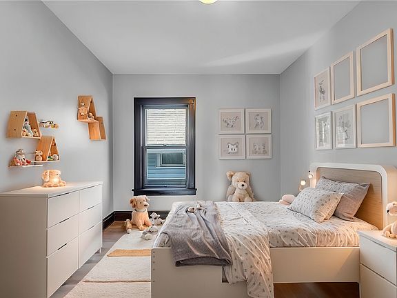 Bedroom virtually staged