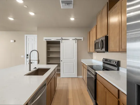 6153 N Ceylon St Unit 203, Denver, CO 80249
