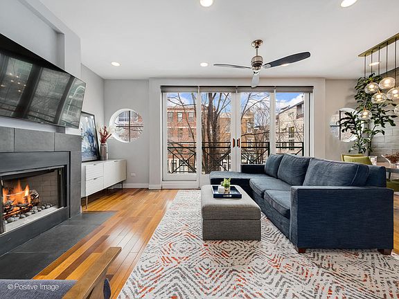 3rd image of 852 N Ashland Ave #1