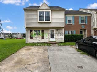 810 Huntly Dr, Chesapeake, VA 23320